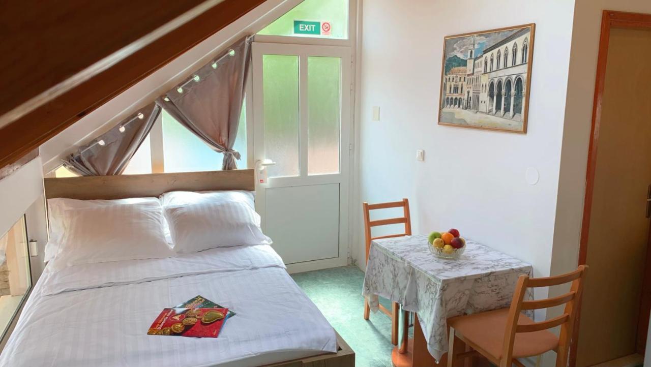 Laura Studio Apartman مْليني المظهر الخارجي الصورة